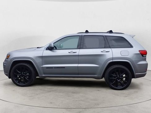 Used 2018 Jeep Grand Cherokee Altitude AWD/4WD image 8