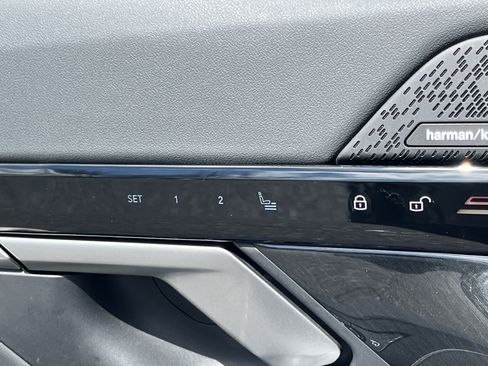 Used 2024 BMW 530i w/ Premium Package image 15