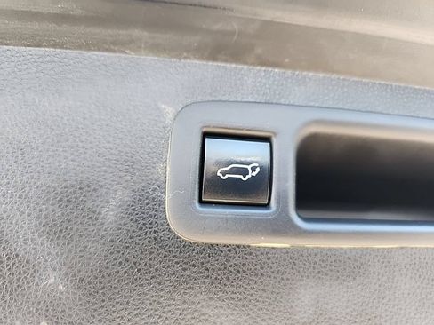Used 2022 Toyota Highlander XLE AWD/4WD image 42