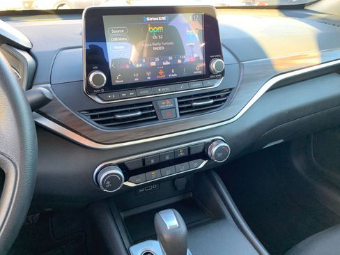 Used 2025 Nissan Altima 2.5 SV image 18