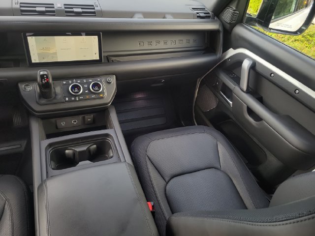 Used 2024 Land Rover Defender 110 X-Dynamic SE AWD/4WD image 16