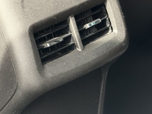 Used 2018 Chevrolet Equinox LS FWD image 19