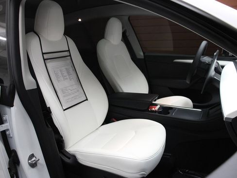 Used 2023 Tesla Model Y Long Range image 17