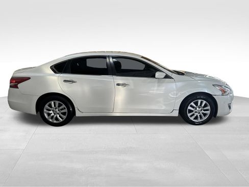 Used 2013 Nissan Altima 2.5 S FWD image 4