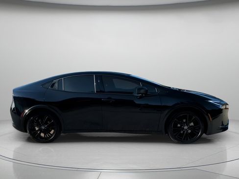 Used 2026 Toyota Prius FWD image 33