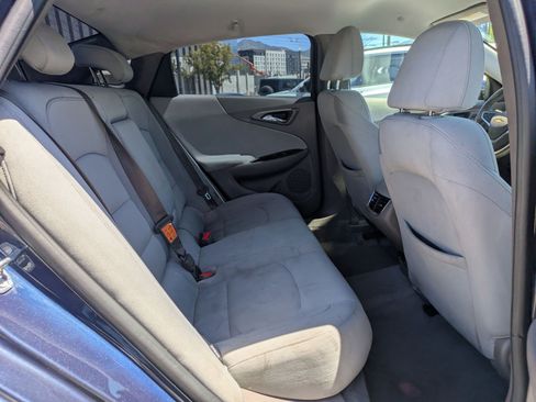 Used 2017 Chevrolet Malibu LT FWD image 30