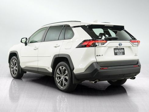 Used 2022 Toyota RAV4 XLE Premium AWD/4WD image 4