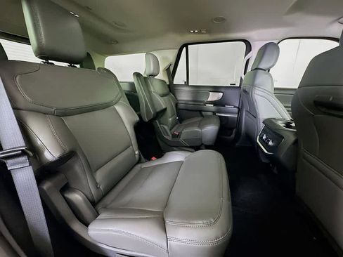 New 2026 Ford Expedition Active image 31