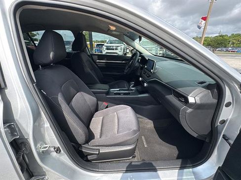 Used 2022 Nissan Altima 2.5 SV AWD/4WD image 14