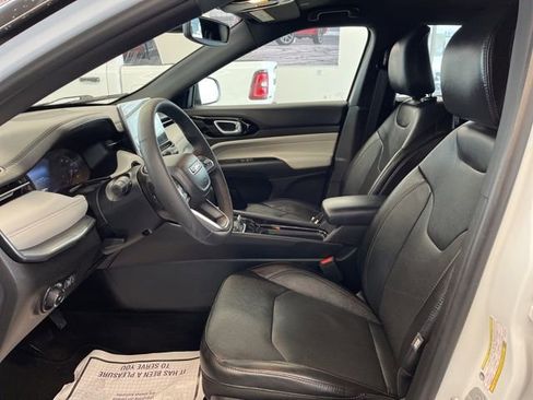 Used 2023 Jeep Compass Limited image 13