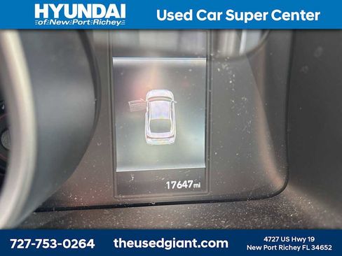 Used 2023 Hyundai Elantra SEL image 11