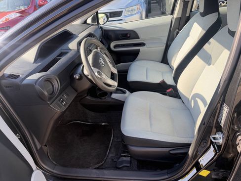 Used 2014 Toyota Prius C One FWD image 18