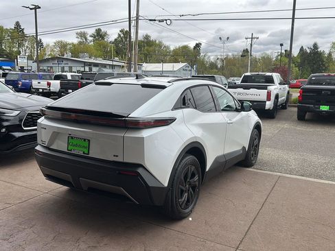 New 2026 Toyota C-HR image 4