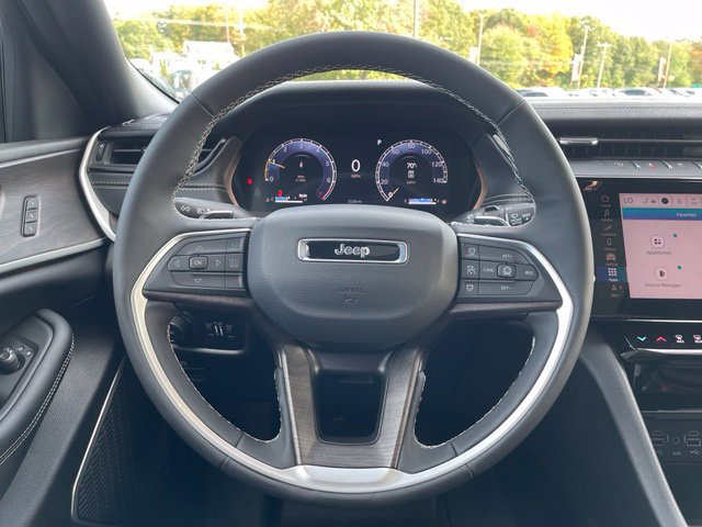 Used 2026 Jeep Grand Cherokee Limited AWD/4WD image 14