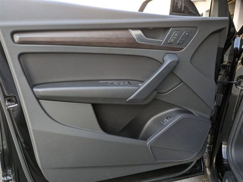 Used 2023 Audi Q5 2.0T Premium w/ Convenience Package image 16