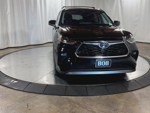 Used 2021 Toyota Highlander Platinum image 3