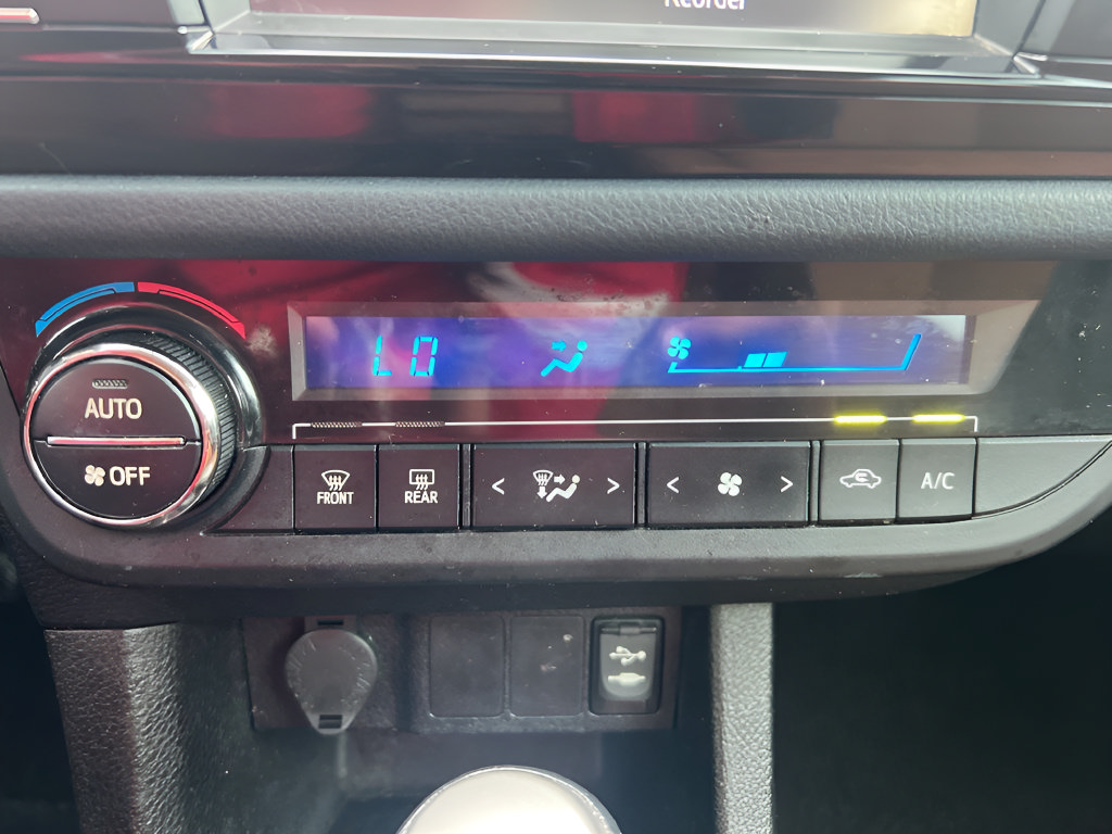 Used 2014 Toyota Corolla LE FWD image 26