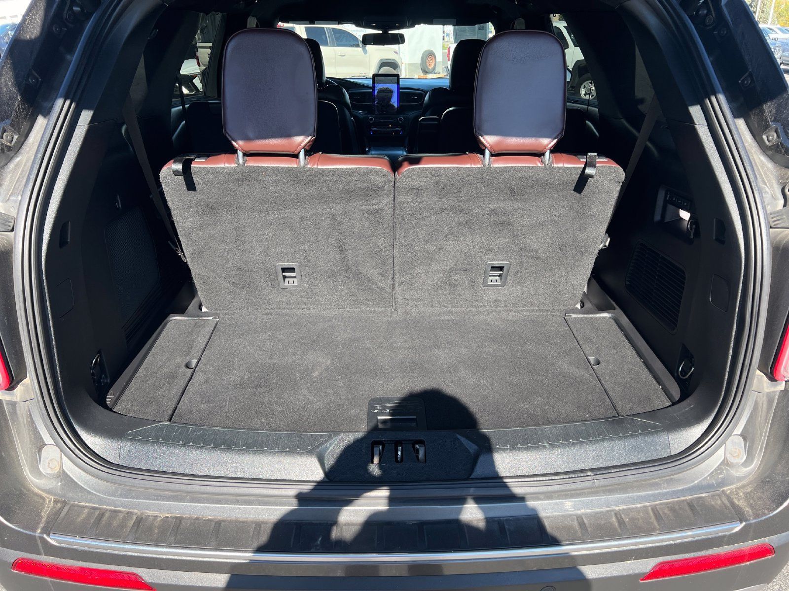 Used 2020 Ford Explorer Platinum w/ Premium Technology Package AWD/4WD image 32