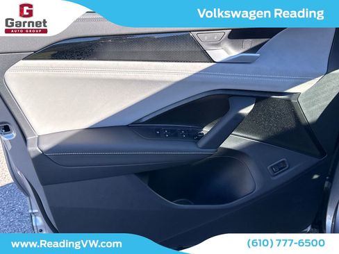 New 2025 Volkswagen Tiguan SE image 12