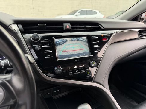 Used 2020 Toyota Camry SE FWD image 23