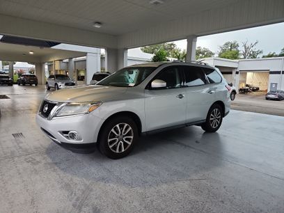 Used 2016 Nissan Pathfinder SV