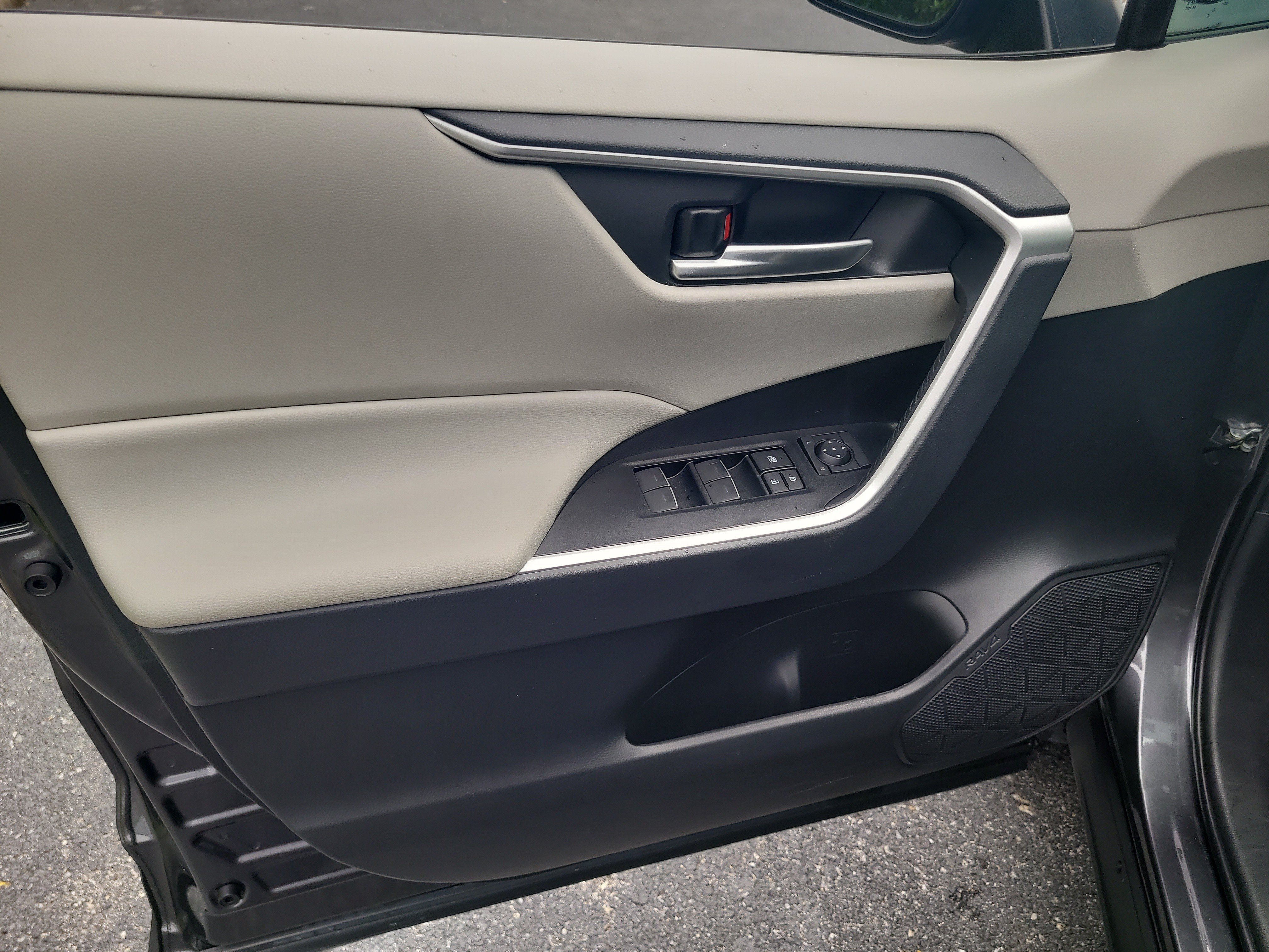 Certified 2023 Toyota RAV4 XLE w/ Convenience Package FWD image 18
