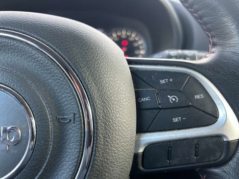 Used 2015 Jeep Renegade Trailhawk image 23