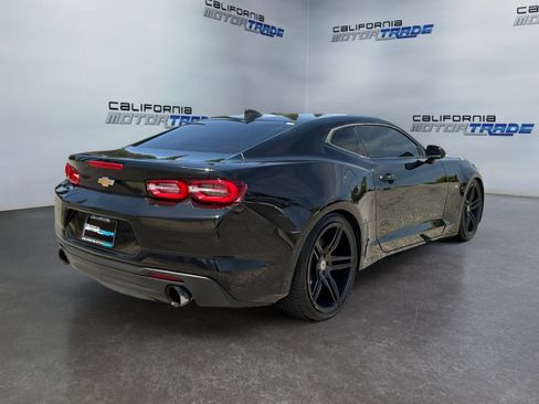 Used 2019 Chevrolet Camaro LT RWD image 5