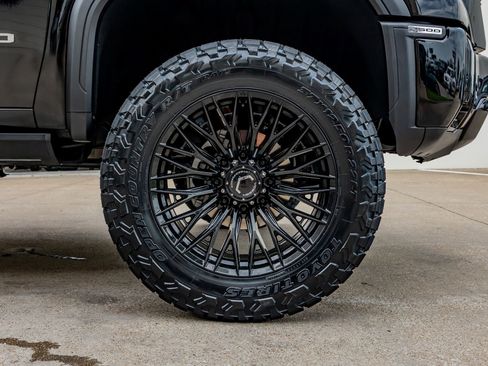 Used 2025 GMC Sierra 2500 AT4X AWD/4WD image 12