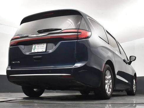 Used 2025 Chrysler Pacifica Select FWD image 13