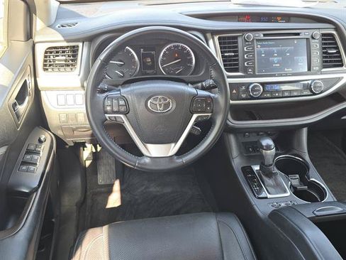 Used 2017 Toyota Highlander Limited FWD image 11