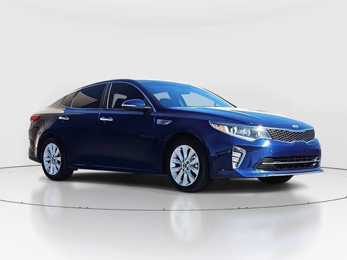 Used 2018 Kia Optima S FWD image 3