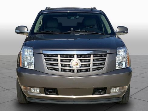 Used 2014 Cadillac Escalade Luxury RWD image 3