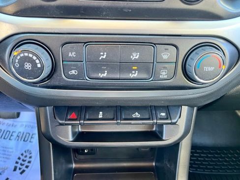 Used 2022 Chevrolet Colorado LT w/ LT Convenience Package image 33