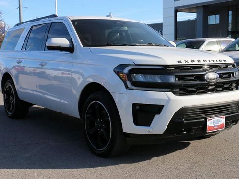 Used 2022 Ford Expedition Max Limited image 4