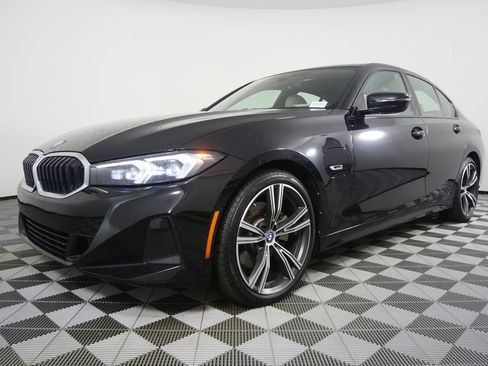 Certified 2023 BMW 330e w/ Premium Package image 7