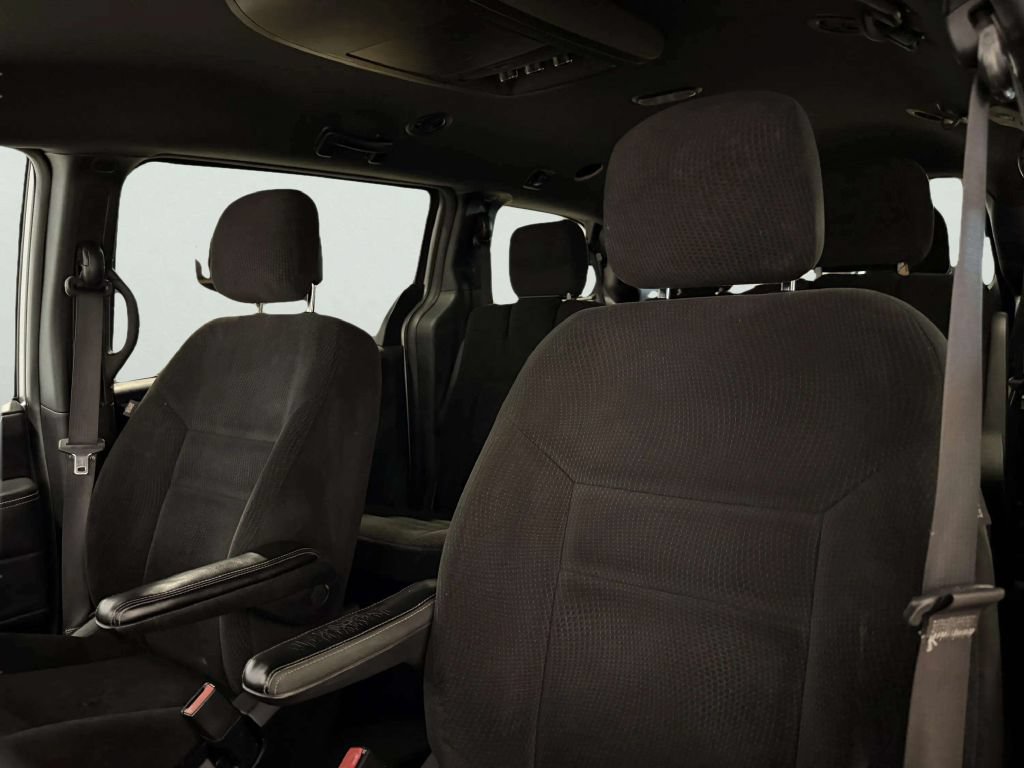 Used 2016 Dodge Grand Caravan SE FWD image 15
