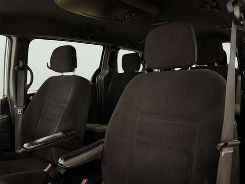 Used 2016 Dodge Grand Caravan SE FWD image 15
