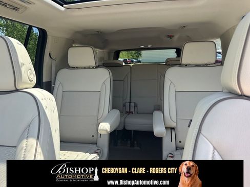 Used 2021 GMC Yukon XL Denali AWD/4WD image 8