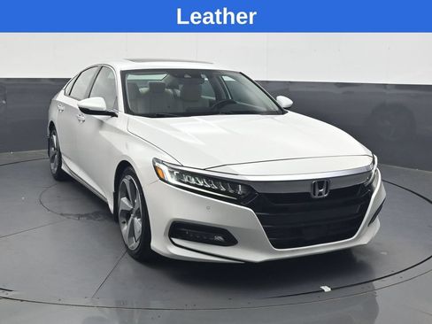 Used 2018 Honda Accord Touring image 2