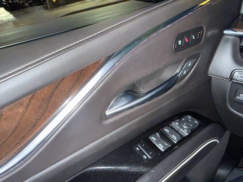 Used 2022 Cadillac Escalade Sport Platinum w/ Heavy-Duty Trailer Package AWD/4WD image 31