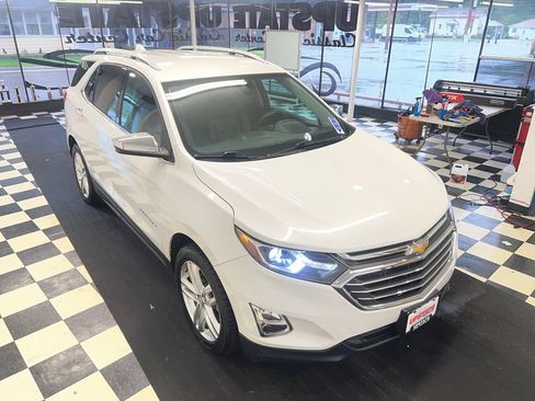 Used 2018 Chevrolet Equinox Premier AWD/4WD image 16
