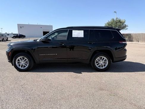 Used 2023 Jeep Grand Cherokee L Laredo RWD image 9