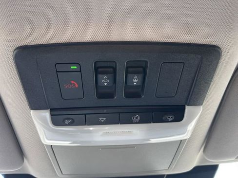 Used 2023 Nissan Pathfinder SL w/ SL Premium Package AWD/4WD image 17