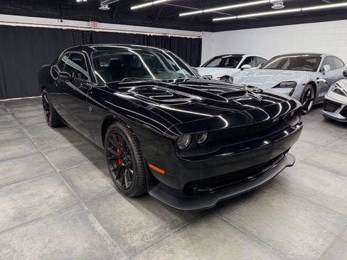 Used 2015 Dodge Challenger SRT Hellcat image 9