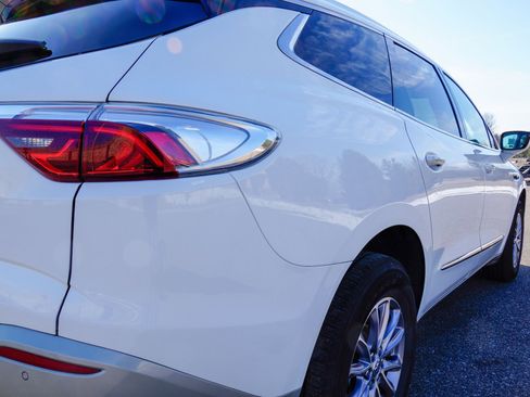 Used 2023 Buick Enclave Essence image 26