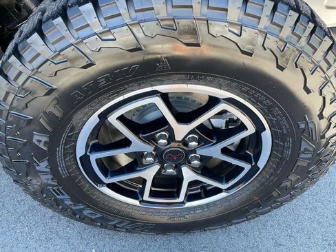 New 2025 Jeep Gladiator Rubicon image 33