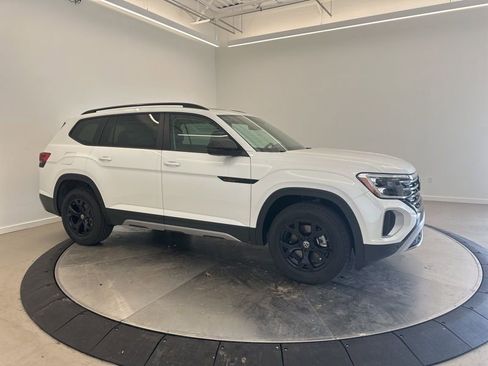 New 2026 Volkswagen Atlas Peak Edition AWD/4WD image 2