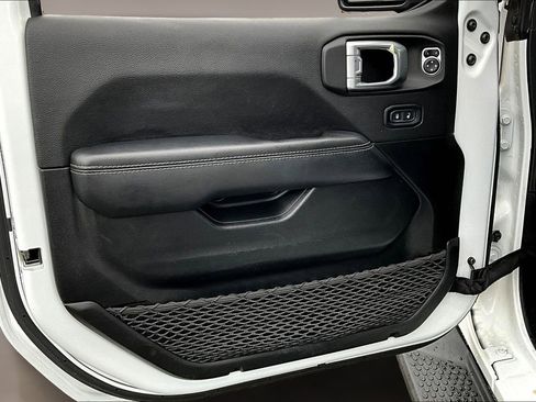 Used 2022 Jeep Wrangler Unlimited Sahara image 21