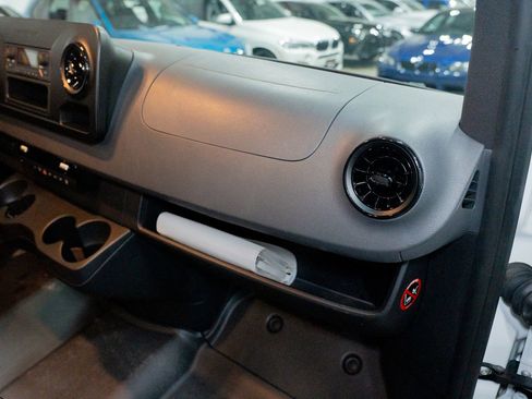 Used 2019 Mercedes-Benz Sprinter 2500 image 36